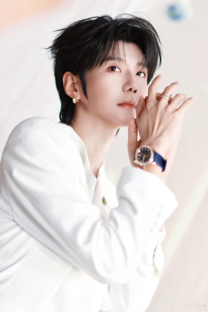 郝熠然巴黎高定周🌱解锁殿堂级Rahul Mishra与先锋高定Peet Dul