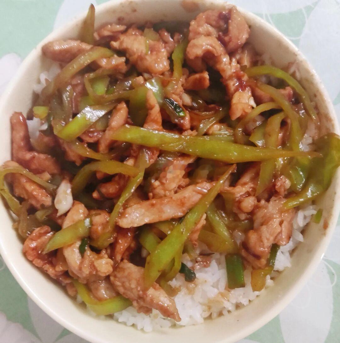 青椒肉丝盖饭！自己做比外卖更好吃