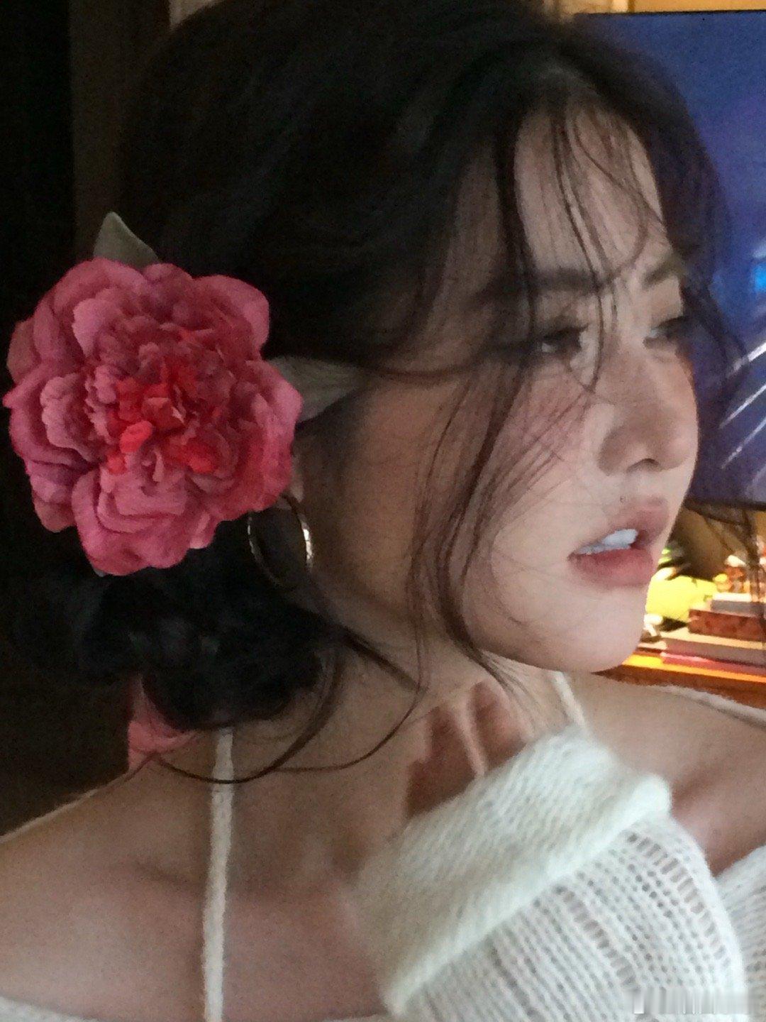 谁懂啊换个发型就感觉妆容感觉都变了[嘘][嘘][嘘] ​​​