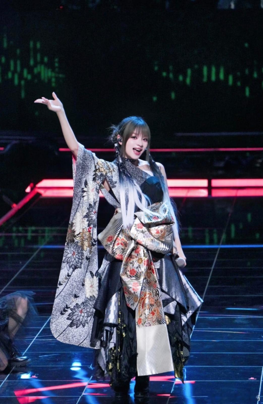 美依礼芽一张嘴以为在放CD 说到二次元的经典歌曲，怎么能不提《青鸟》呢？每当美依