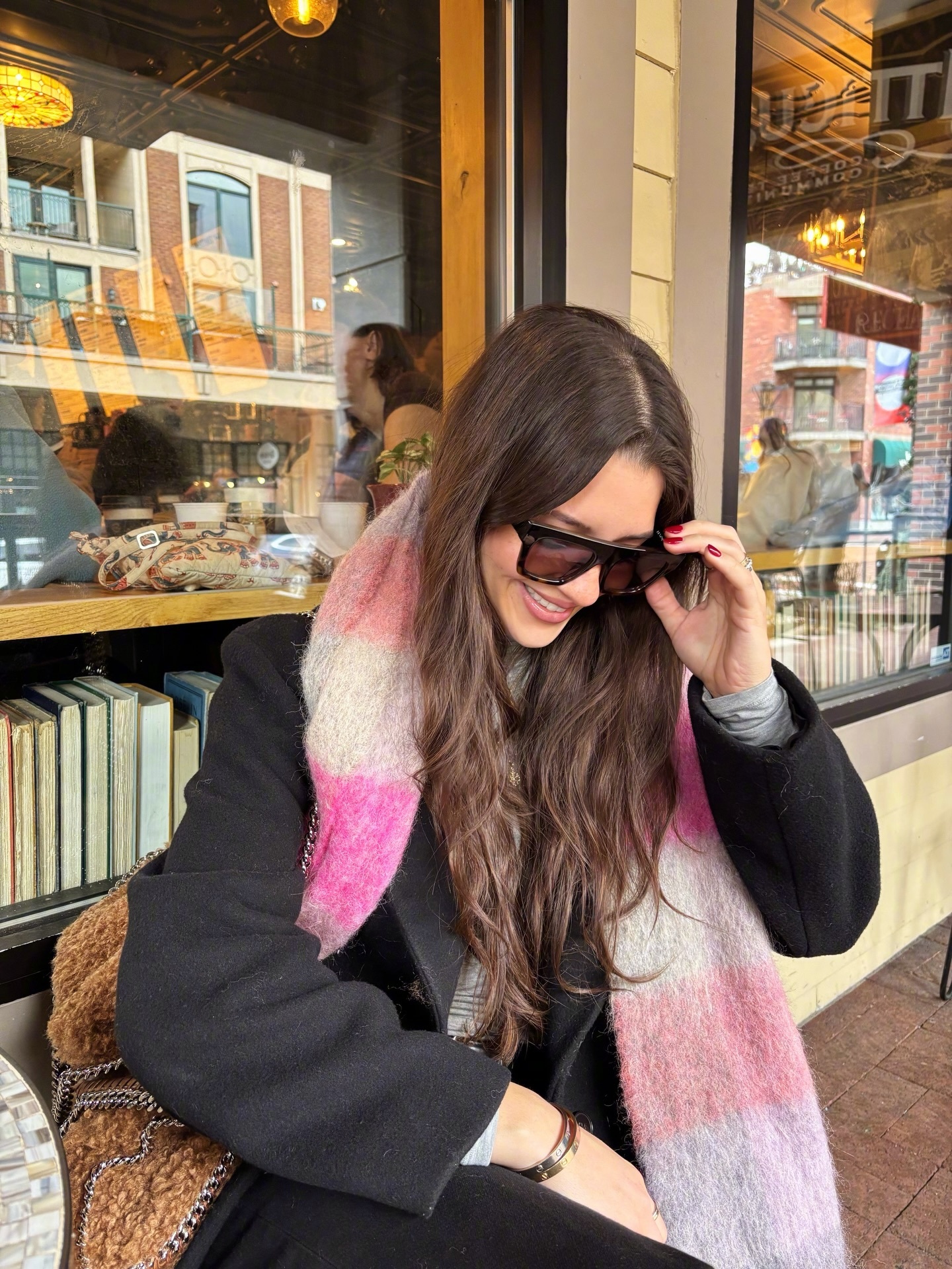 德隆晒照祝女儿23岁生日快乐。喊碟龙一句岳父不委屈你们吧。 