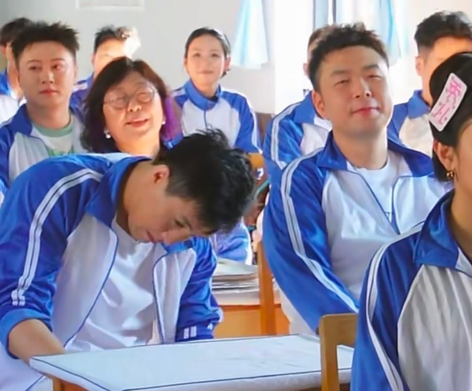 郭艾伦[超话] [偷笑][偷笑][偷笑][偷笑][偷笑][偷笑] ​​​