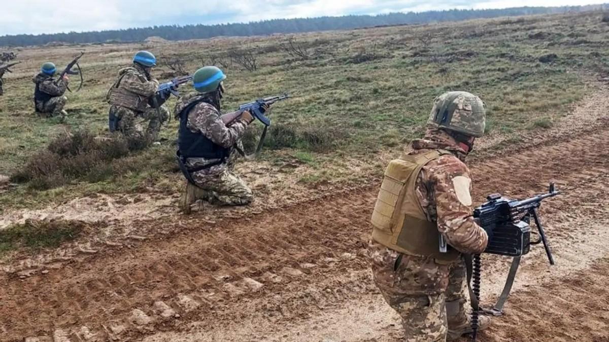 俄乌漫长战线持续激烈拉锯，双方地面进攻、空中打击与舆论博弈同步展开，卫星侦察手段