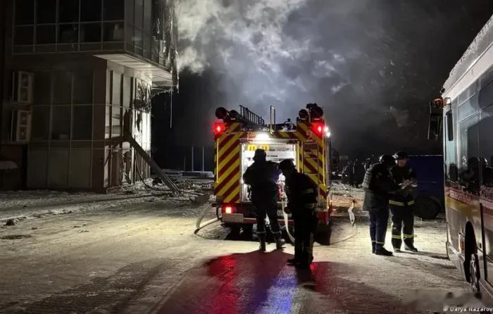 【俄罗斯袭击扎波罗热造成三人死亡】网页链接1月20日星期二，俄罗斯对扎波罗热的袭