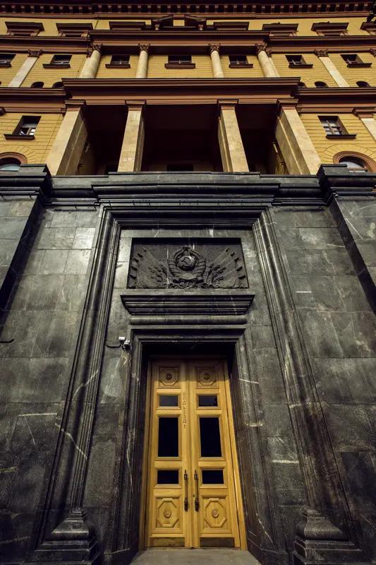 欧盟：我们将冻结俄的2O00亿美元海外资产给乌克兰
俄罗斯法院裁定：殴时清算银行