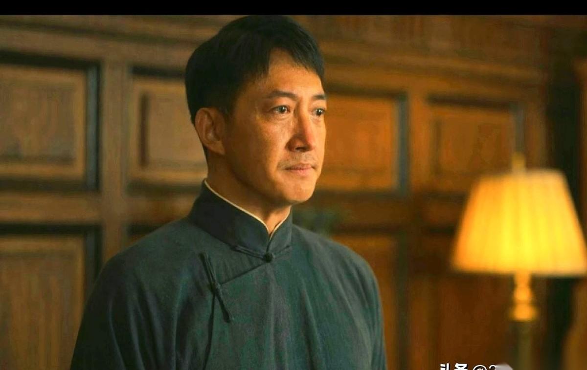 电视剧《八千里路云和月》里有场戏，看得人心口堵得慌。
王阳演的张云魁，前脚刚为牺