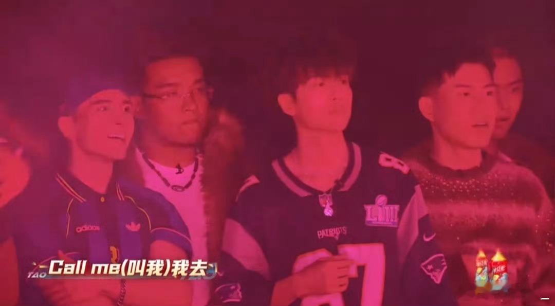 黄子韬真把call me写成歌了韬韬是梗都录成歌的节奏啊，舞台炸场子实锤了，真的