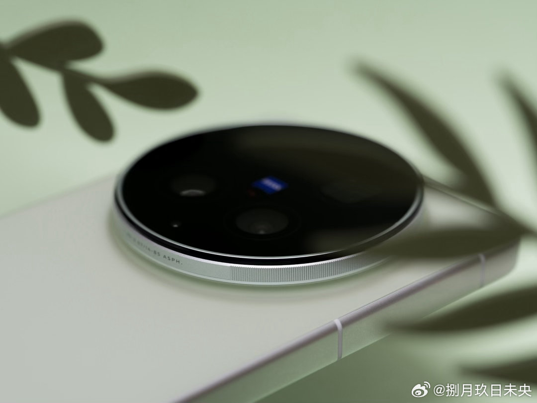 出不去没关系，在家也可以和 vivo X300 Ultra 胶片绿一起春意盎然v