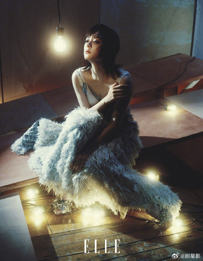 孙俪暖光冷感美人  的确这一组打字大片还是非常的有感觉，孙俪暖光冷感美人，在眼神