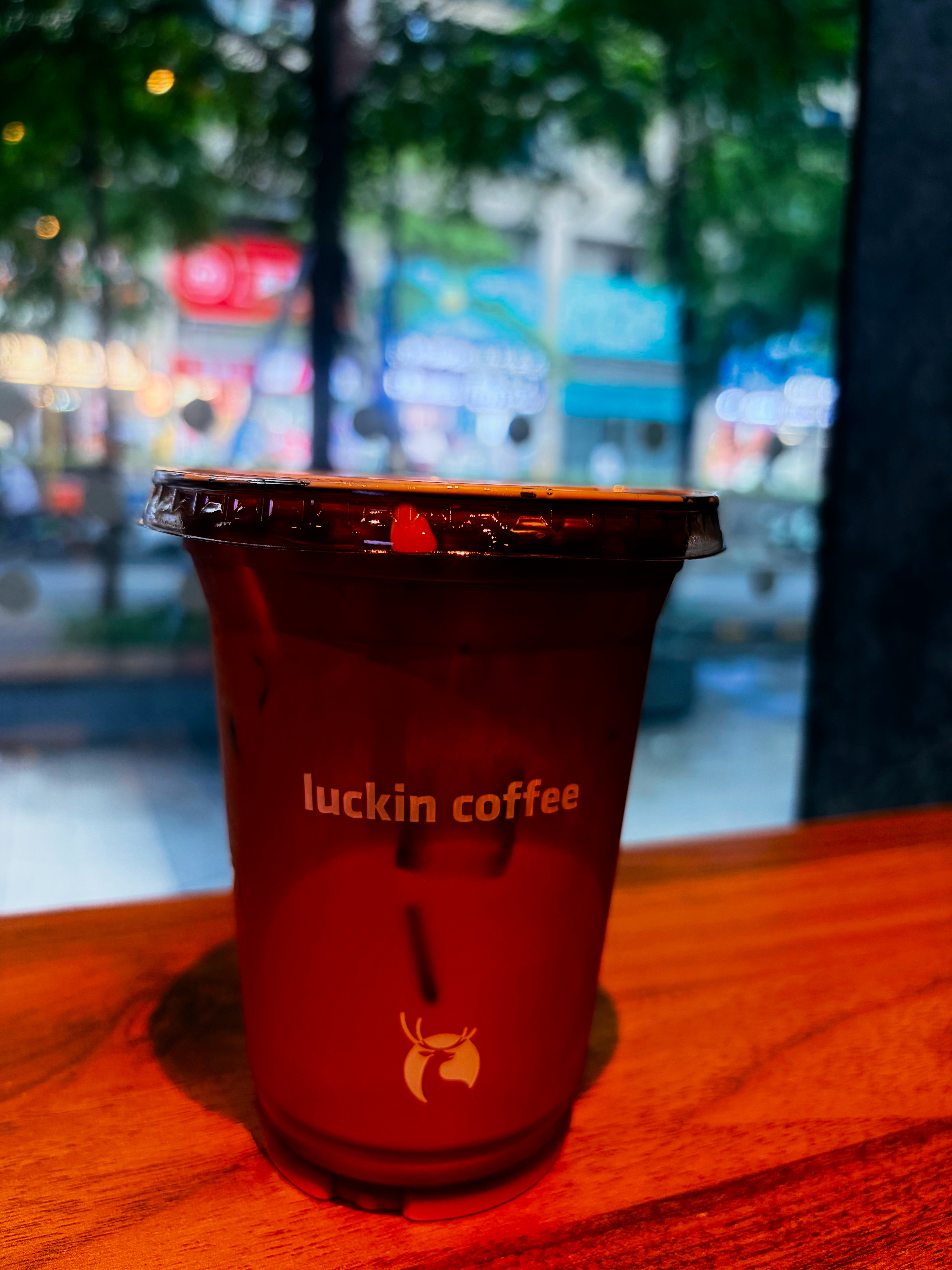 建议女生不要在网上过度分享时刻牢记：没有人会来。 强大自己，不要到别人那里要安慰