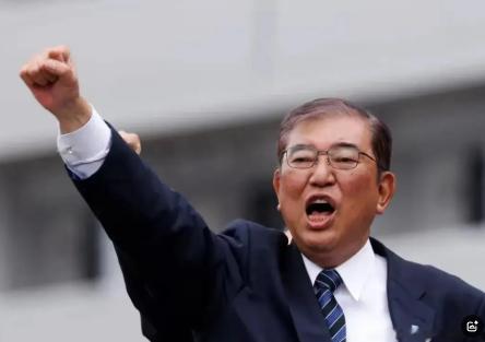 日本这一刀捅得可真够狠！中美贸易战打得火热的时候，日本突然跟进制裁，断供了十多种