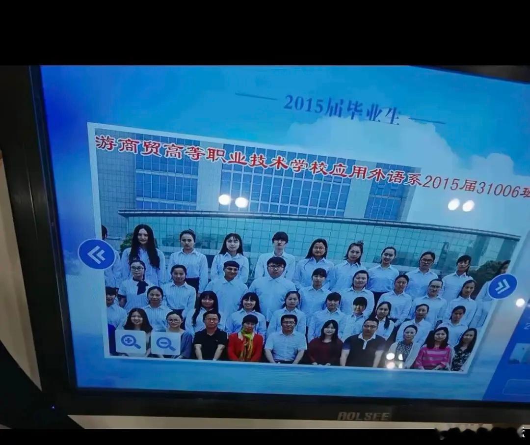 高糊图感觉也掩盖不了白鹿出尘的气质 