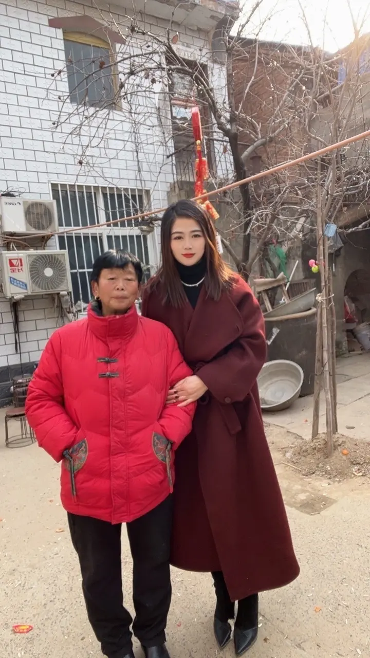 母亲节只是五月中的一天，而母亲的爱却是时光里的岁岁年年。在这个特别的日...