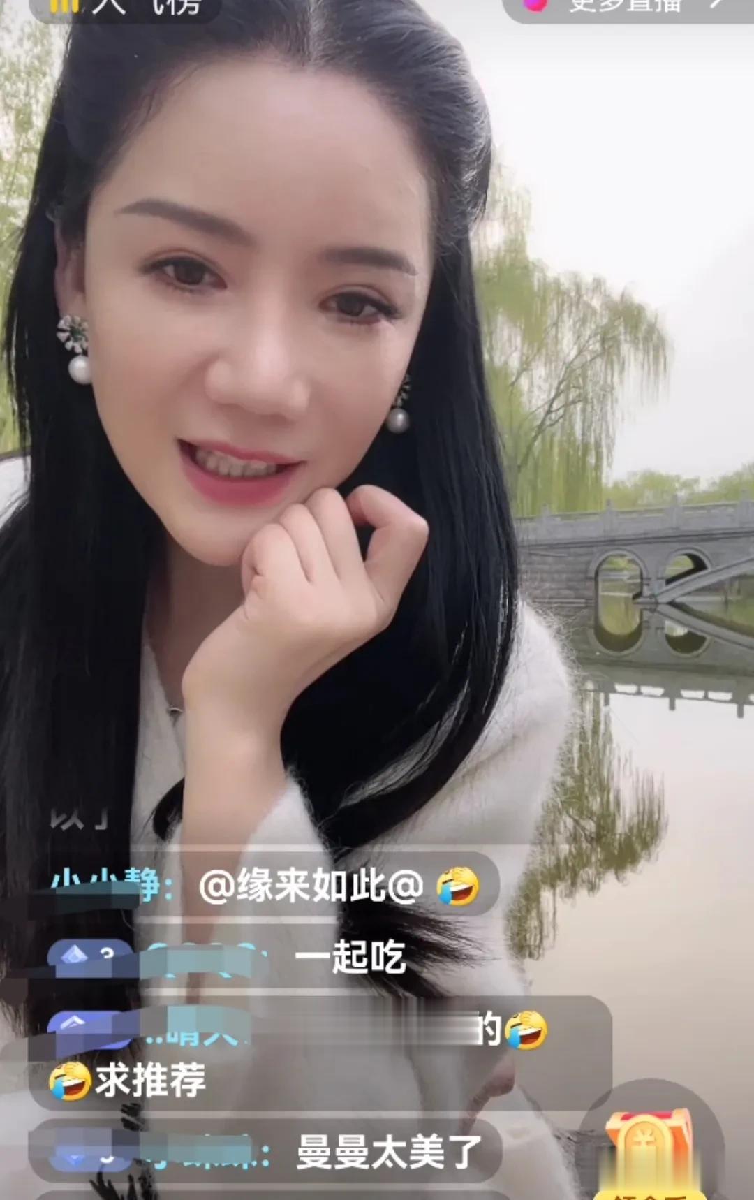 曼曼这个女人太心狠心机了！从她自己主动爆料并承认自己头发和睫毛是种植嫁接的，眼睛