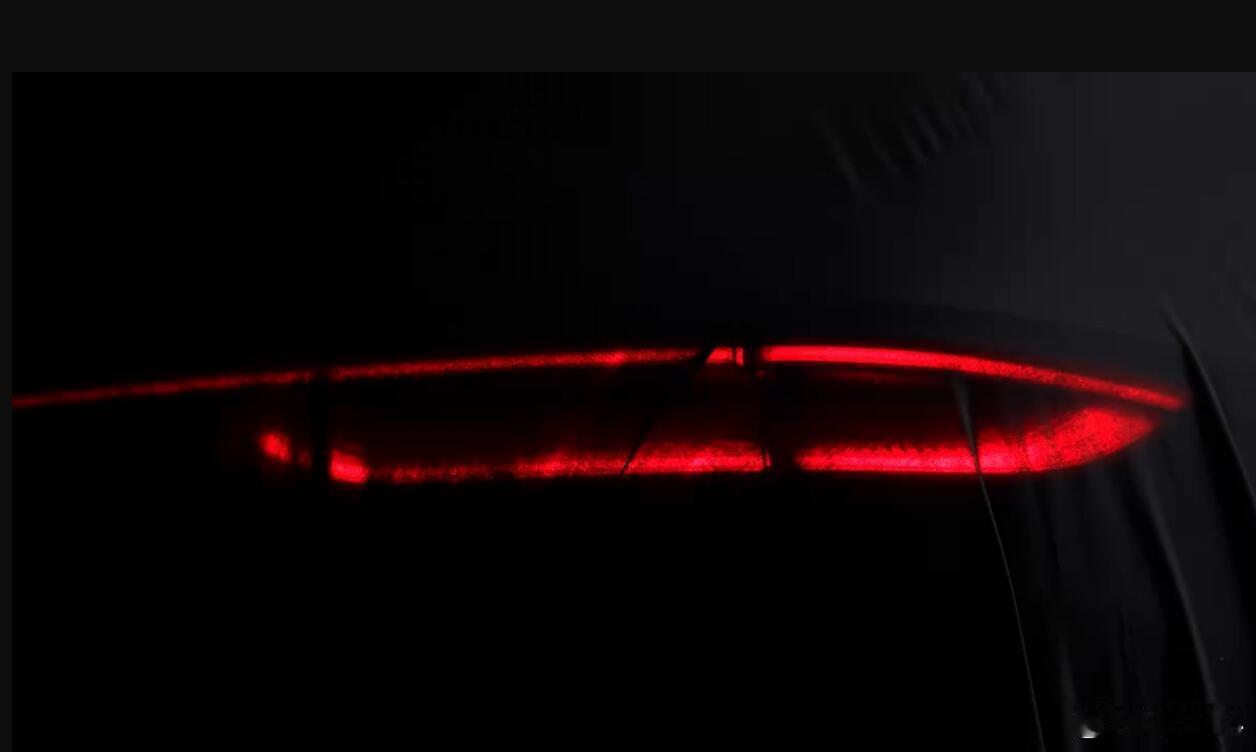 魏牌V9X，就叫这个名字了，定位肯定比蓝山高不少，而且看尺寸也更大，目测长度在5