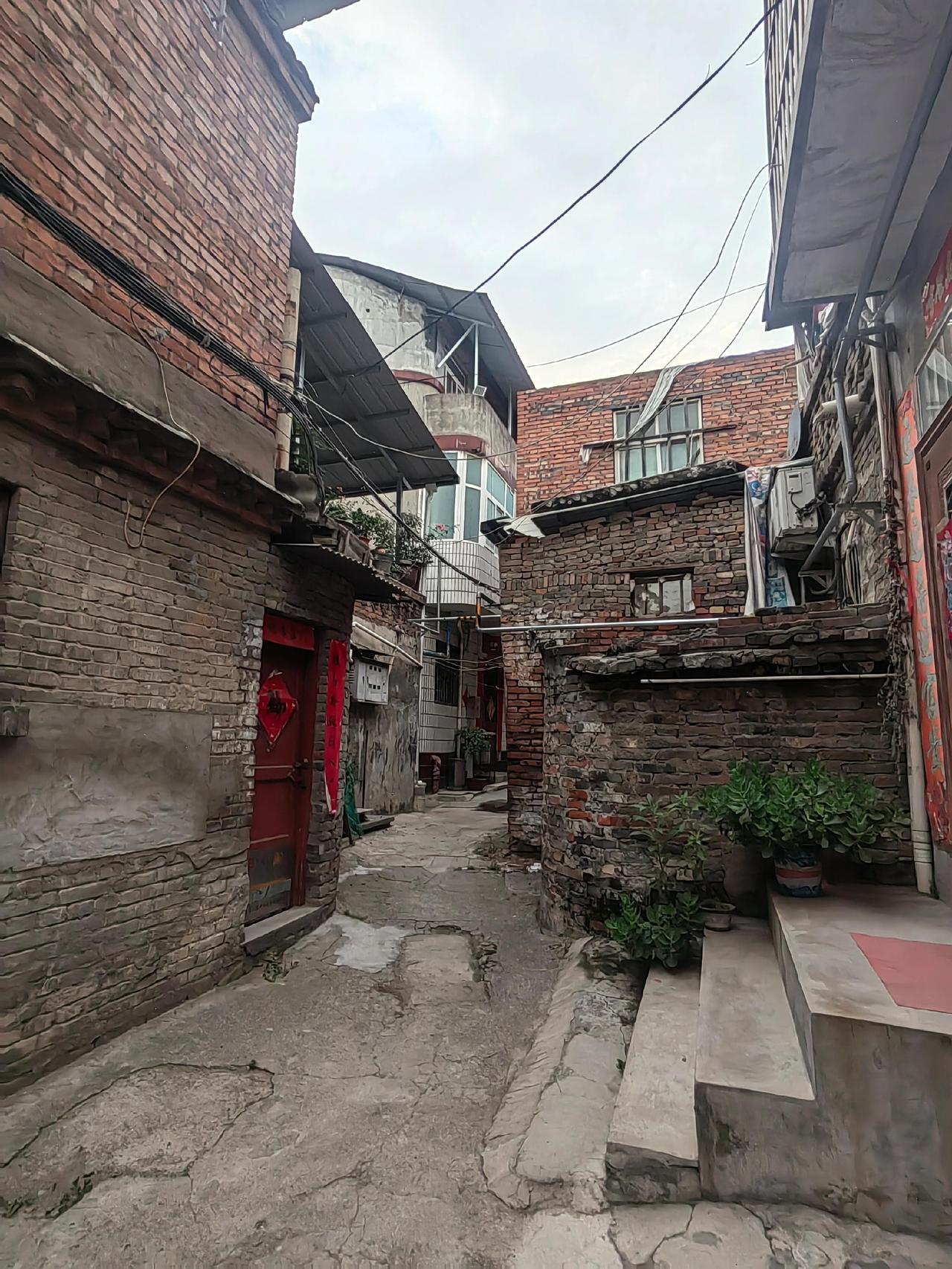 焦作街巷记：城中村的房子，住在城中村的人，一半烟火谋生，一半温柔生活焦作同城 焦
