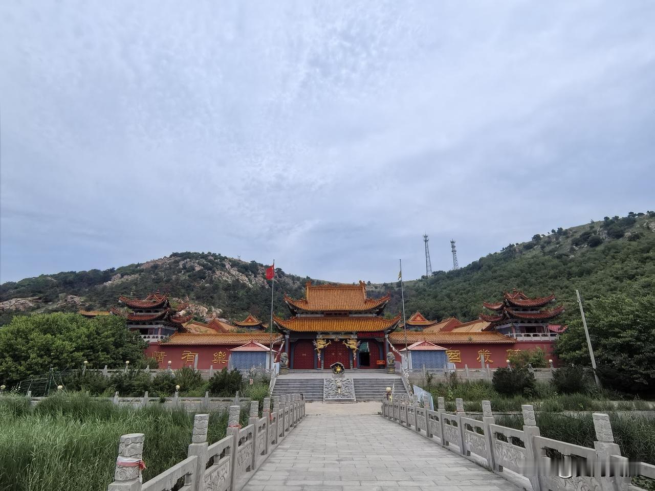 瓦房店李官龙王庙魅力非凡！它始建于明末或清乾隆年间，是祭祀龙王、海神娘娘的道家之