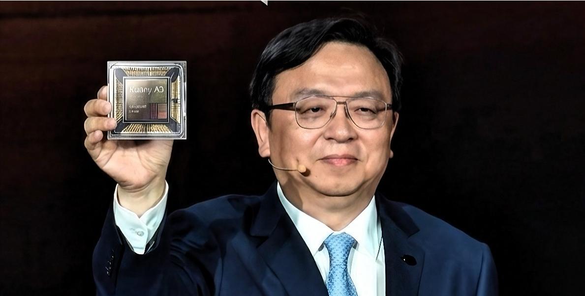比亚迪发布会炸裂之处并非炫酷芯片或城市领航智驾，而是直接捅破了中国车企最虚伪的一