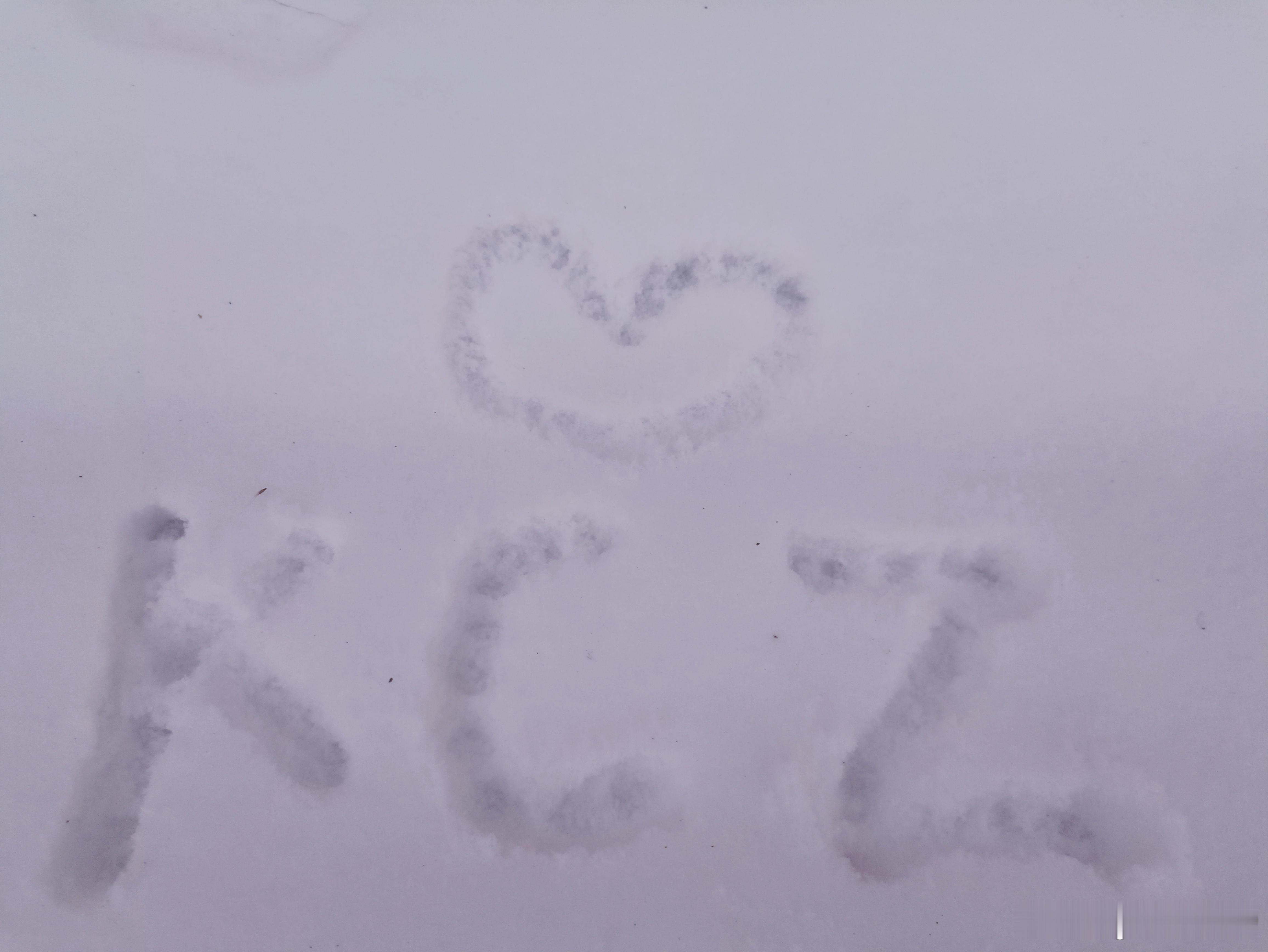 幸福和雪花一起降临手心 