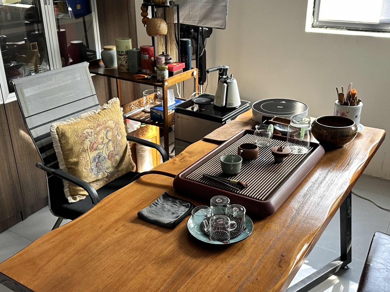 室陋无妨，心宽则雅；人简无华，德馨自香。