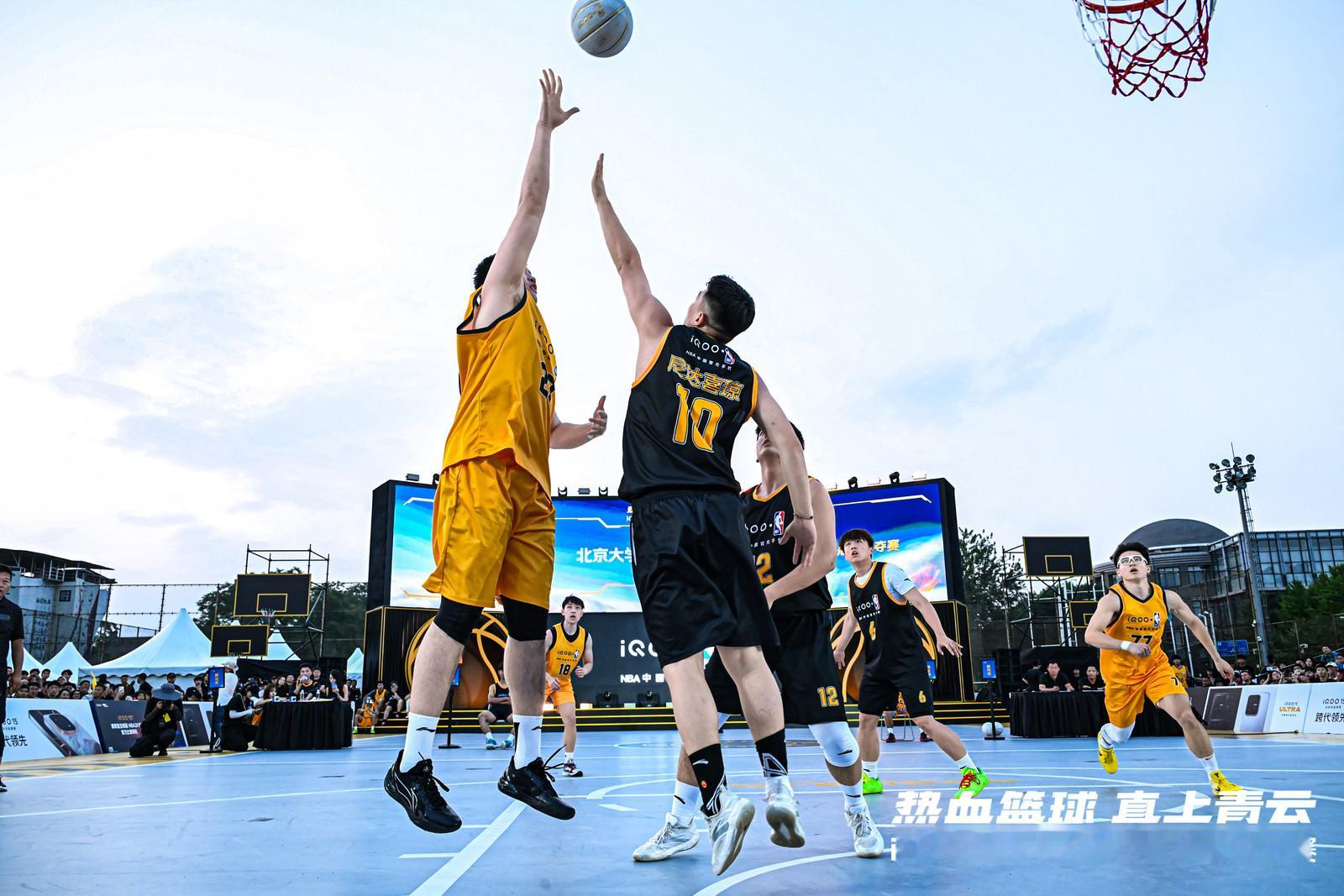 热血篮球，直上青云iQOOxNBA高校篮球赛 总决赛圆满落幕哨声落下，汗水定格荣