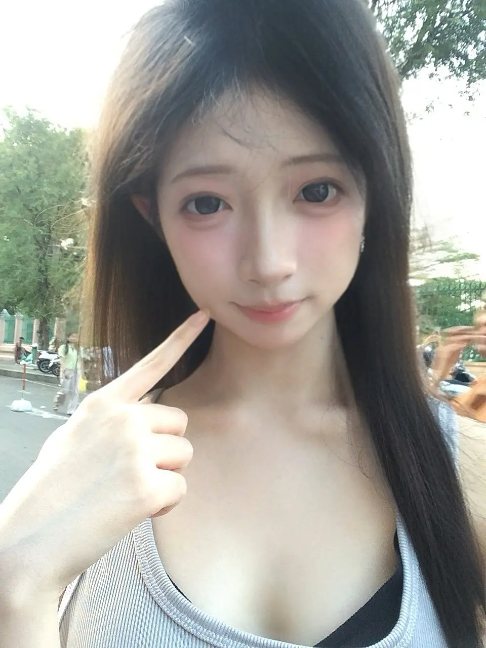 你许过的誓言 我用凌晨三点的泪替你抹去。