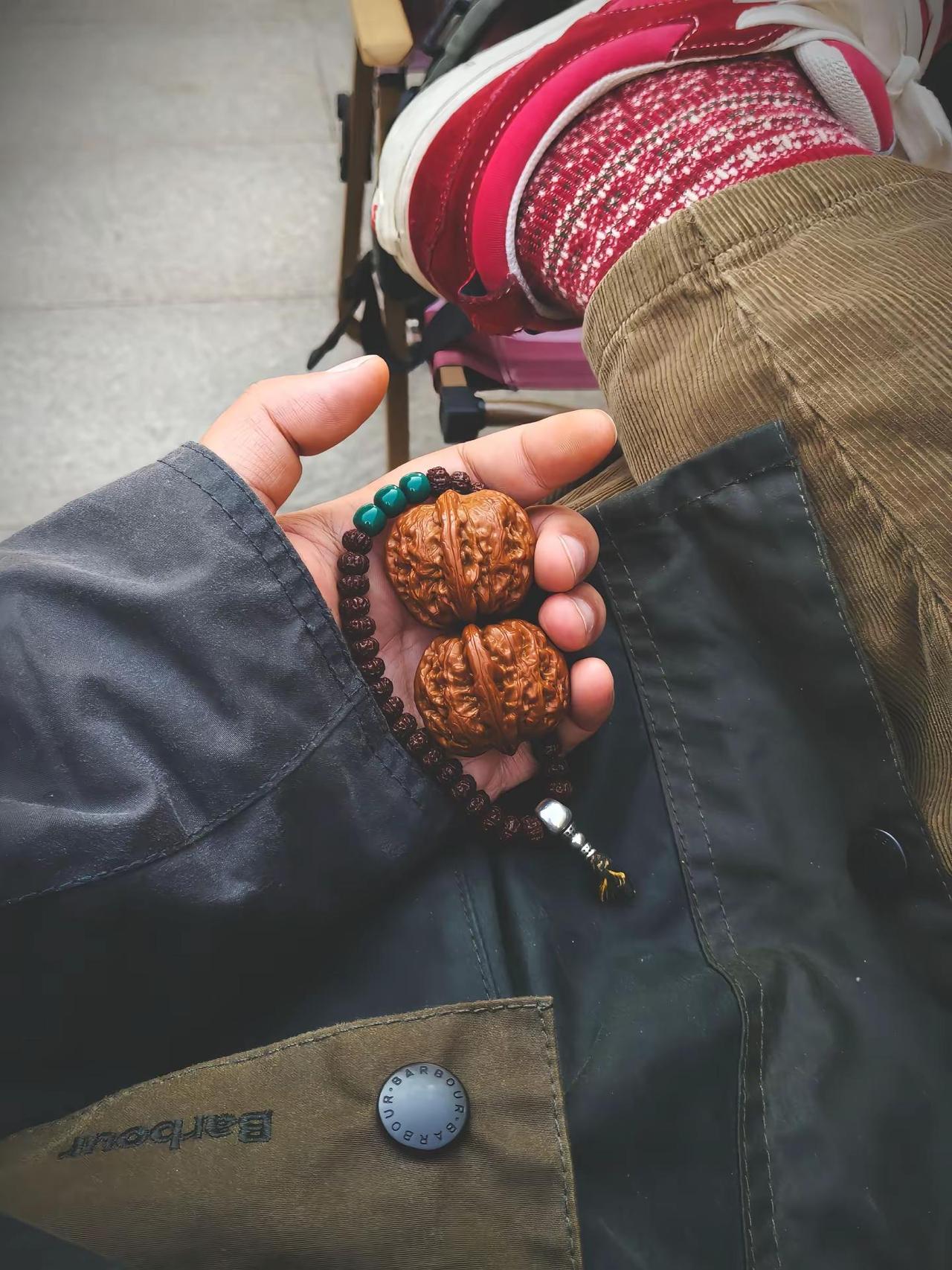 “天涯路远  谁人了解”文玩人的快乐其实很简单文玩 文玩爱好者 文玩手串 盘串