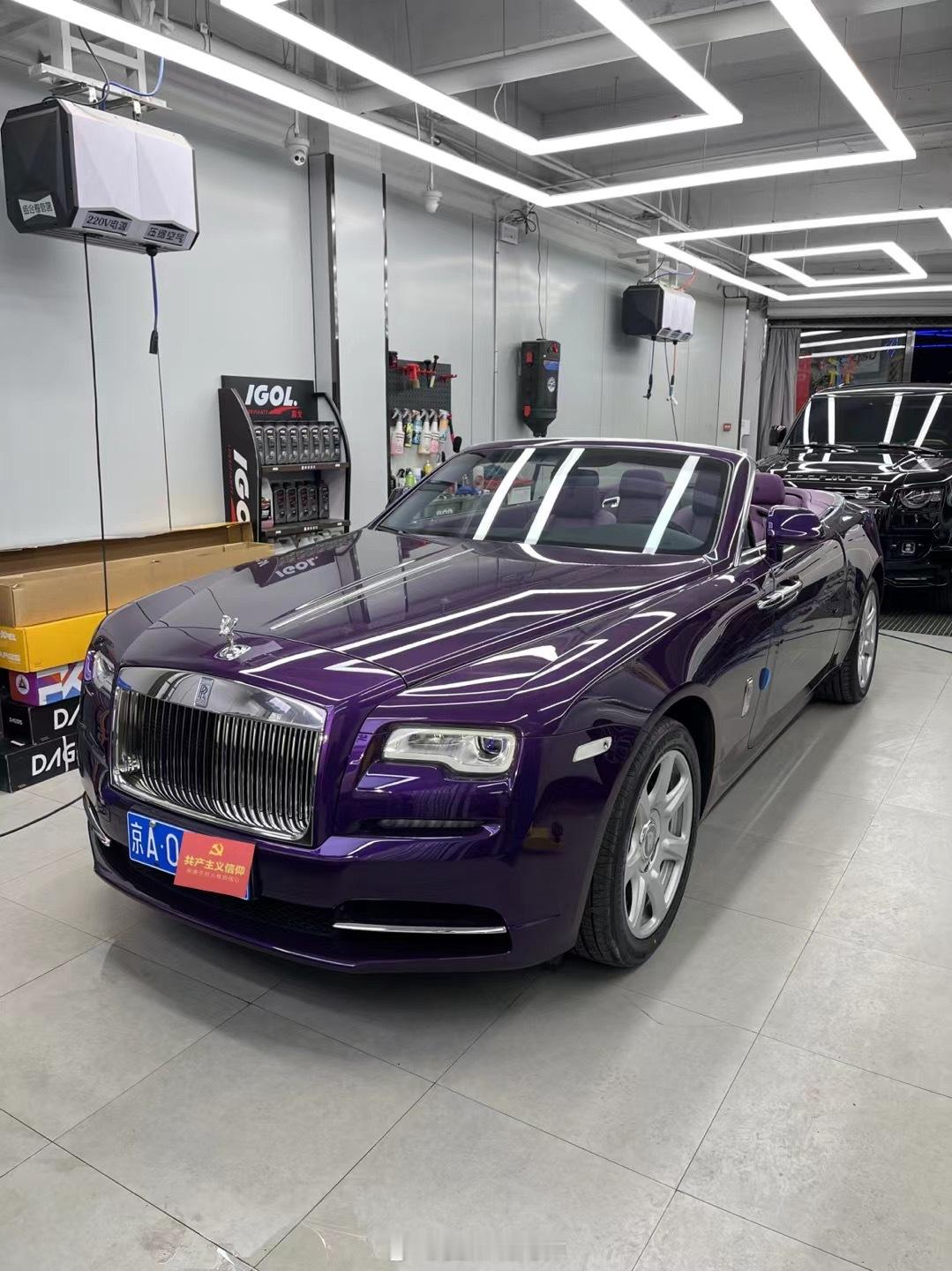 2018年1月上牌，2017年9月出厂，劳斯莱斯曜影，原厂个性选配暮光紫车漆和同