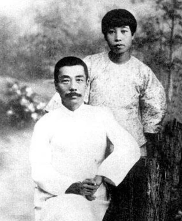 许广平临终遗言：“别让我和他葬一块儿。”这话背后有啥故事？原来，她和鲁迅的爱情不