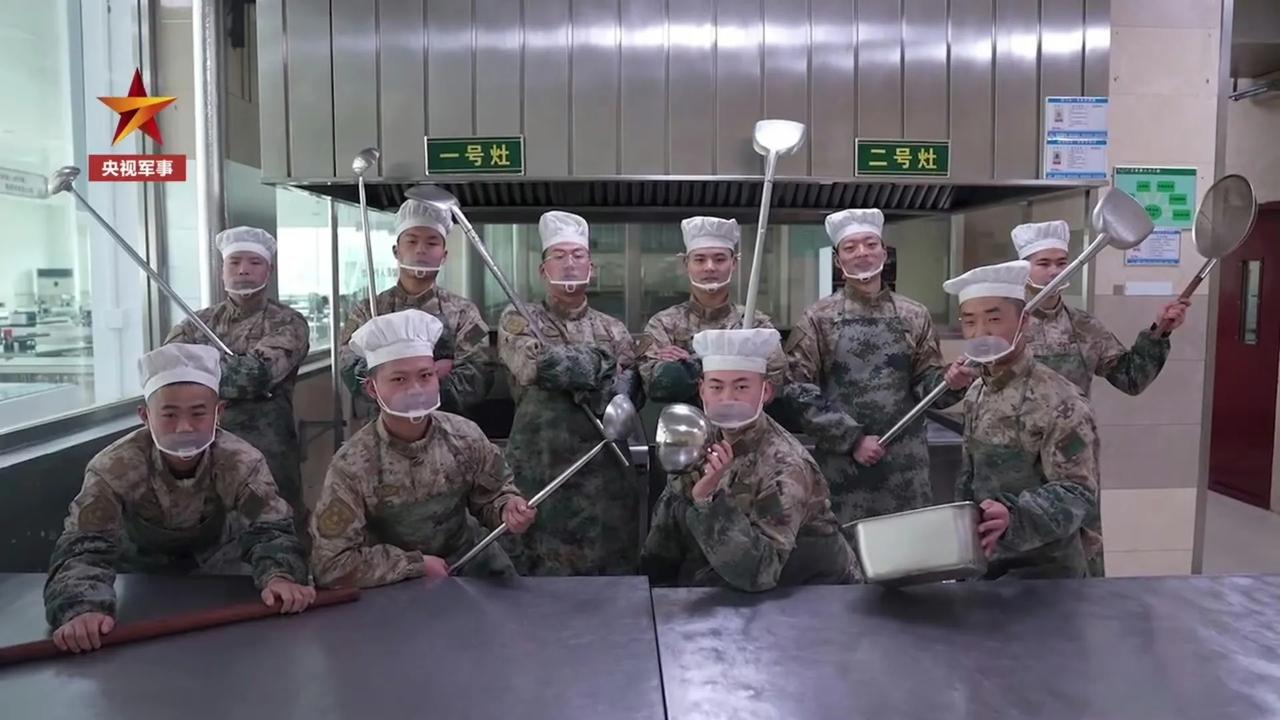 大勺握得紧，饭菜香喷喷，我们保障有力，炊事班里练精兵！