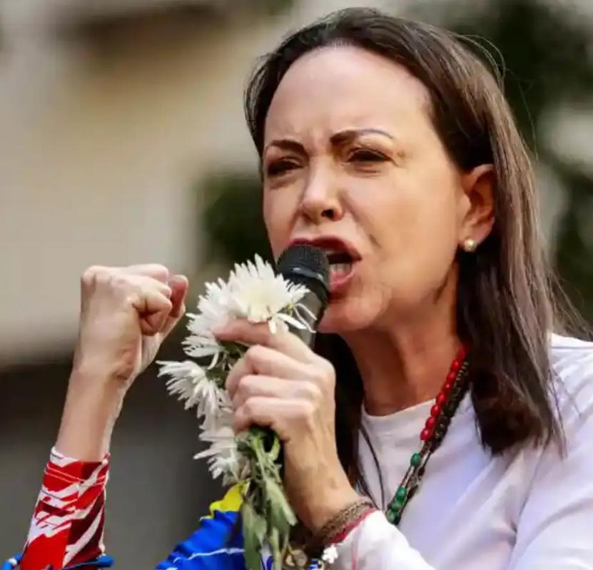诺贝尔和平奖得主马查多今天说：她的奖金一半献给自己祖国的人民，一半献给美国总统川