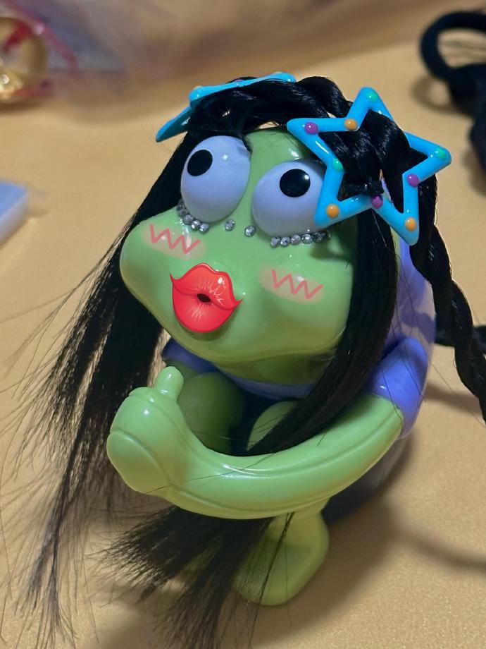 丑鱼的化妆前化妆后对比哈哈哈哈 