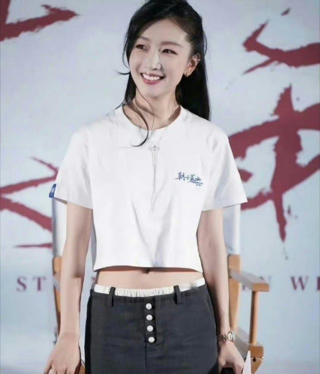 周冬雨最近的风格也算是逆袭成功了呀 ​​​