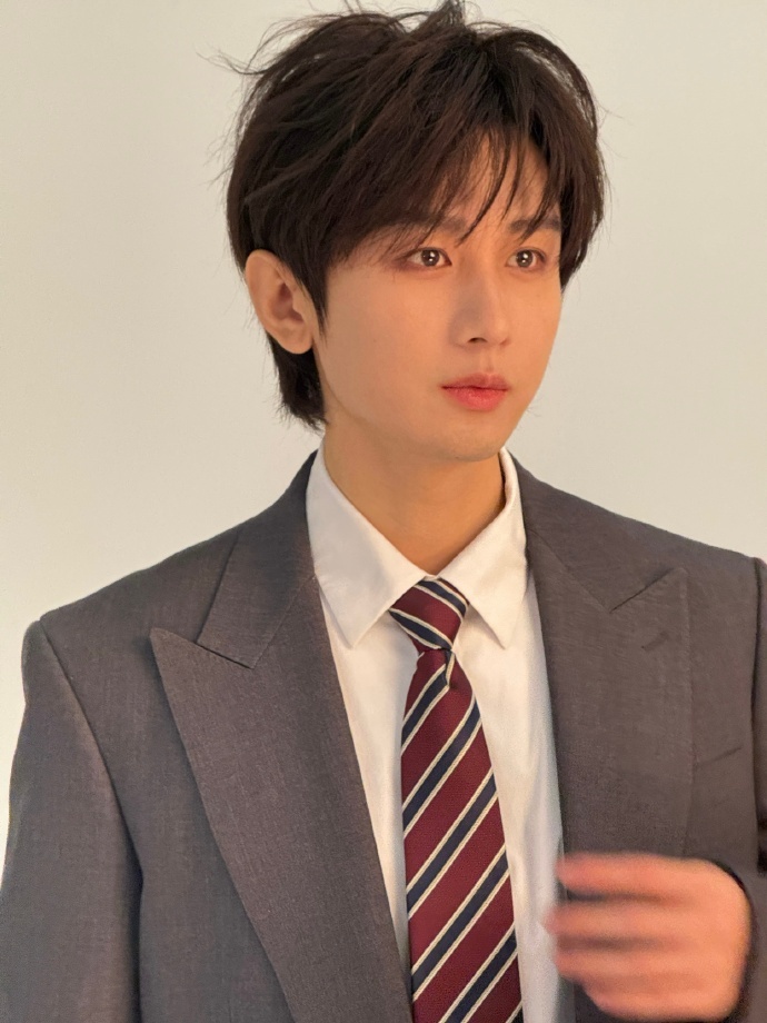 成毅生日直播准备中 成毅的生日海报成毅生日直播准备中，成毅的生日海报来袭，依旧是