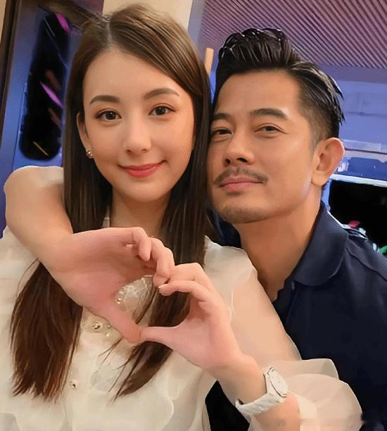 "郭富城买了让女友痛哭流涕的礼物"登热搜4月18日，郭富城与妻子方媛迎来结婚九周