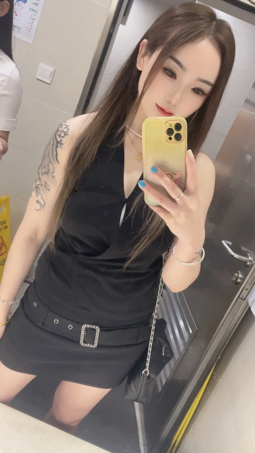 我更喜欢教我人情世故            帮我出主意 带我往前走的人”