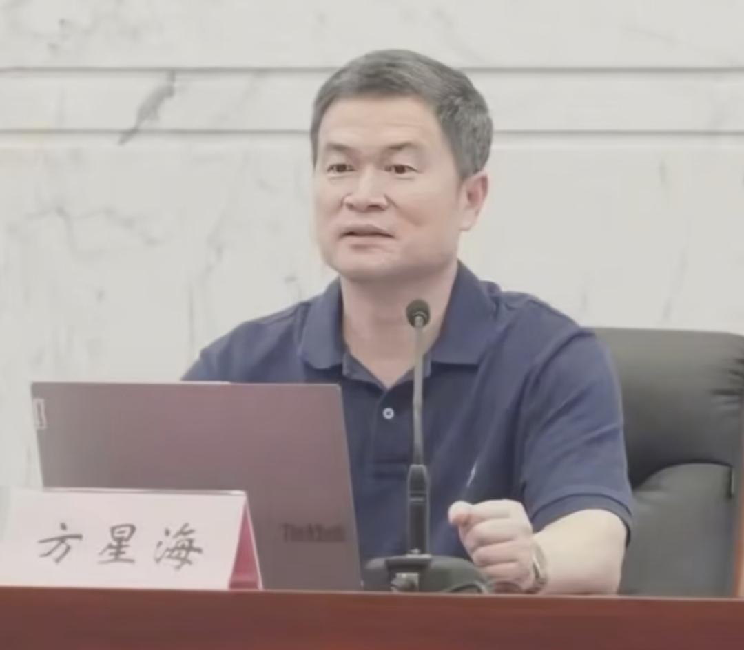我不关心他的工作履历和出生年月，今年多大年龄，我也不想知道他是哪里人，我就知道网