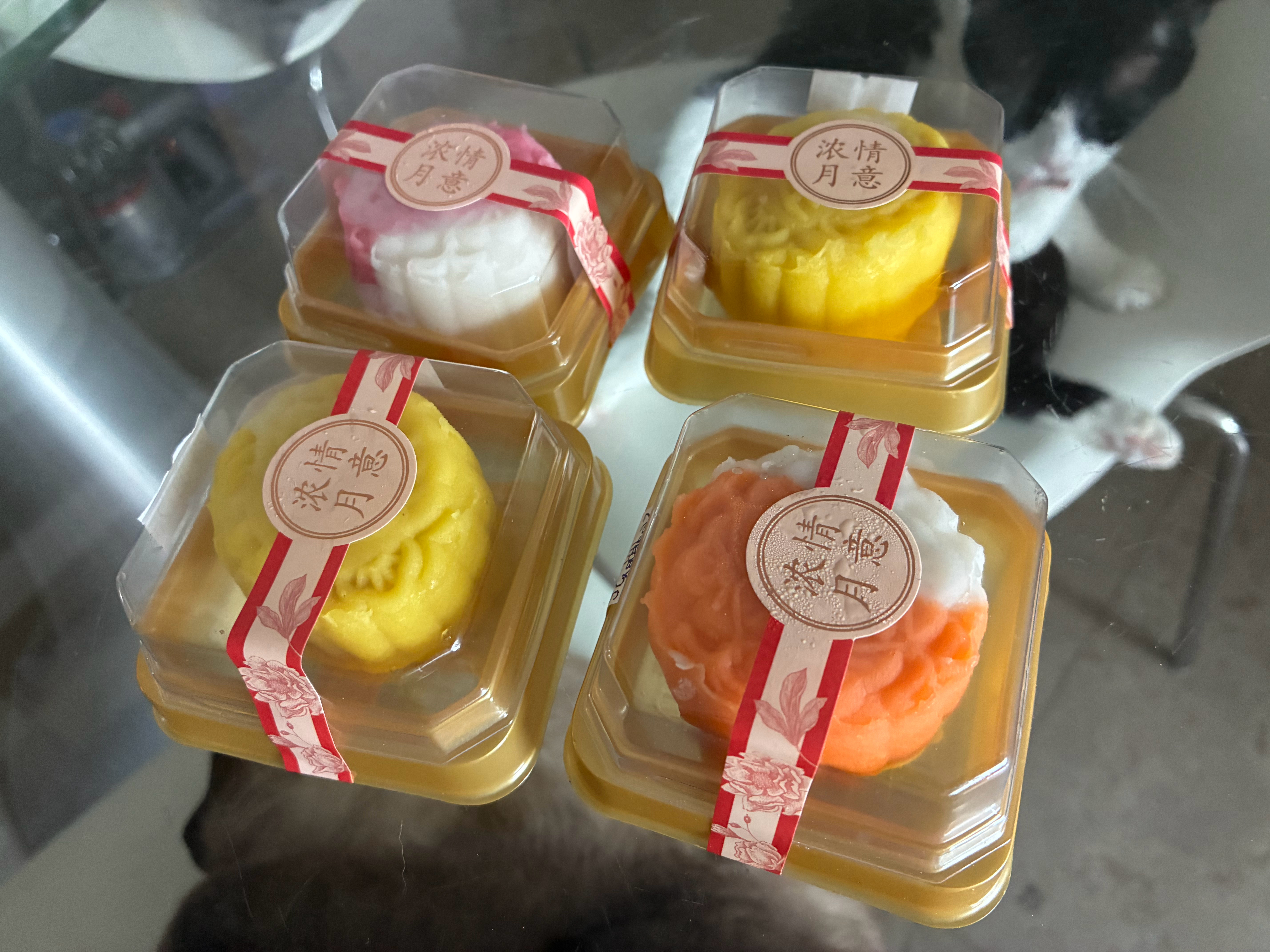 中秋节快到了！买了一些冰皮月饼。在我们家，通常我们称之为“天堂月饼”。因为在小时