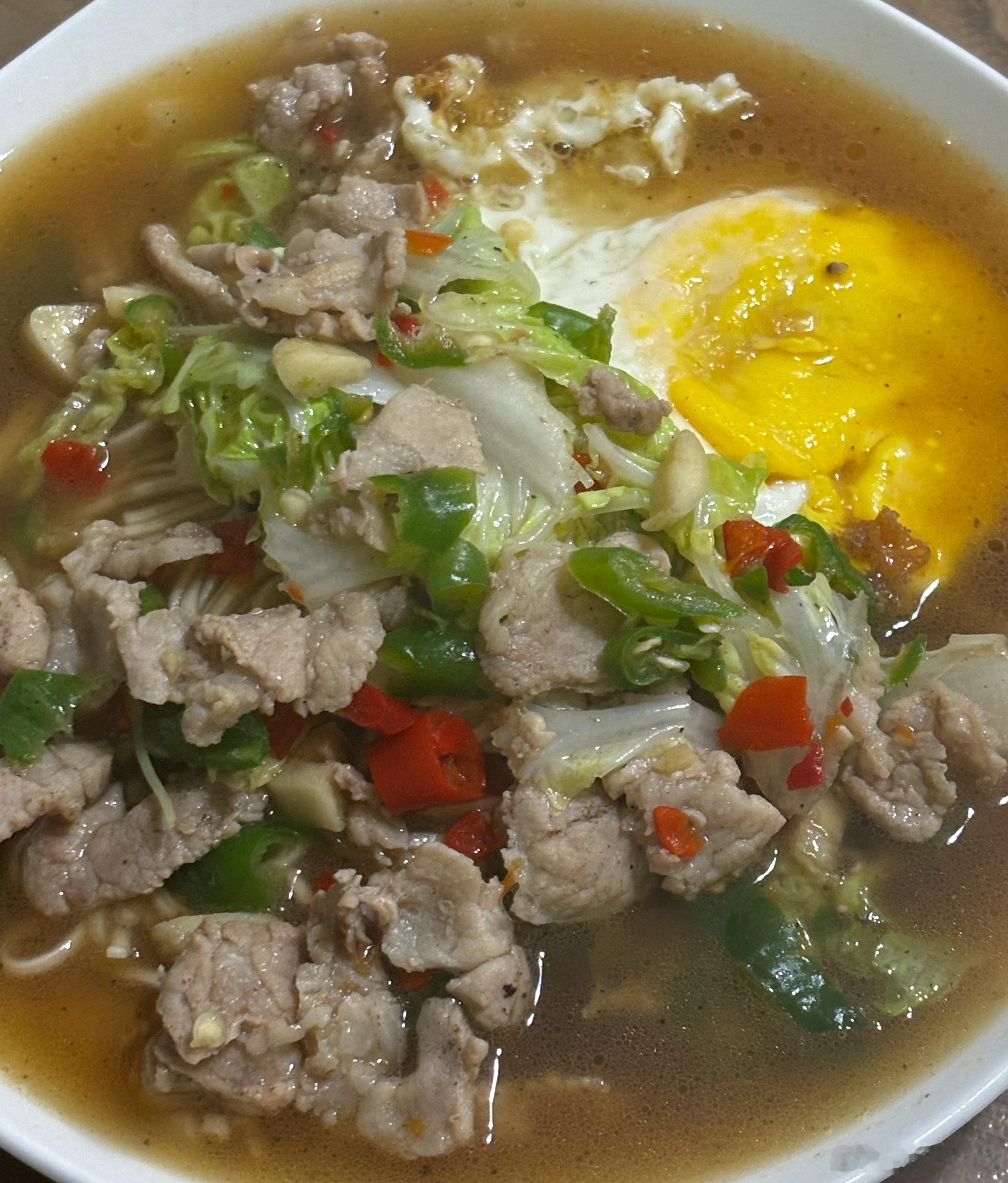 我发现我对面食也不排斥。这阵几乎每天晚上一碗面，换个品种换个吃法，但结果还是面。