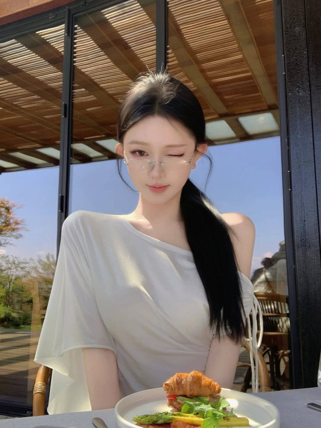 有点高智感