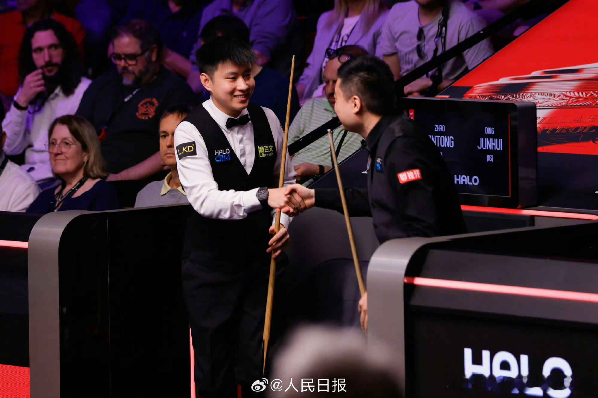 赵心童战胜丁俊晖进八强2026年斯诺克世锦赛16强赛上演历史性“中国德比”，卫冕