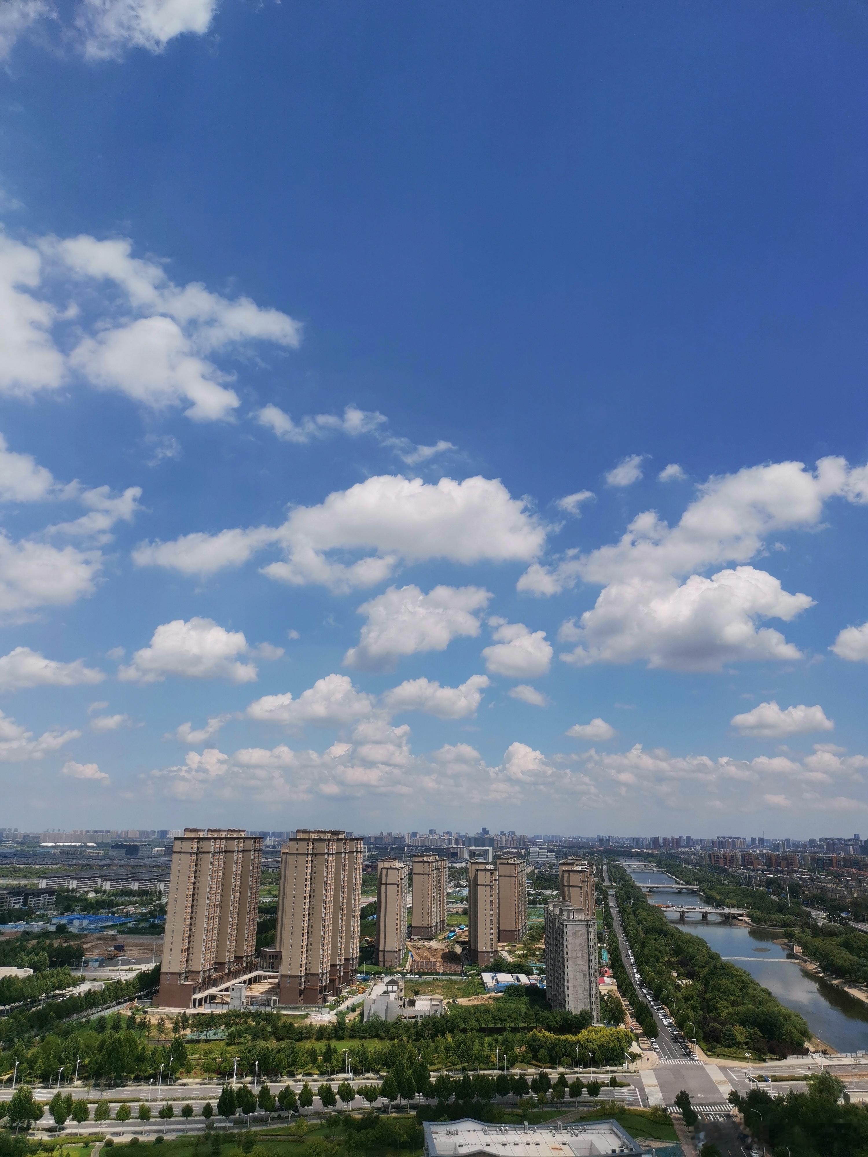 郑州今天的天气非常好，很久难得一见（手机直出，无修图）。#好天气# ​​​