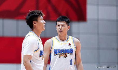 反差拉满！北京队潜力赛首发平均30.8岁，35岁方硕成核心
 
2025年12月