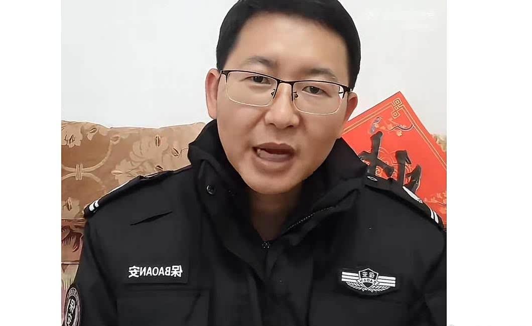 看到校友当保安，难免心里咯噔一下。但话说回来，选择何种工作，是毕业生个人的自由，