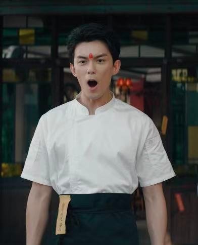 吴磊小哪吒长大了看来磊磊又要掌握做各类甜品的技能了 ​​​