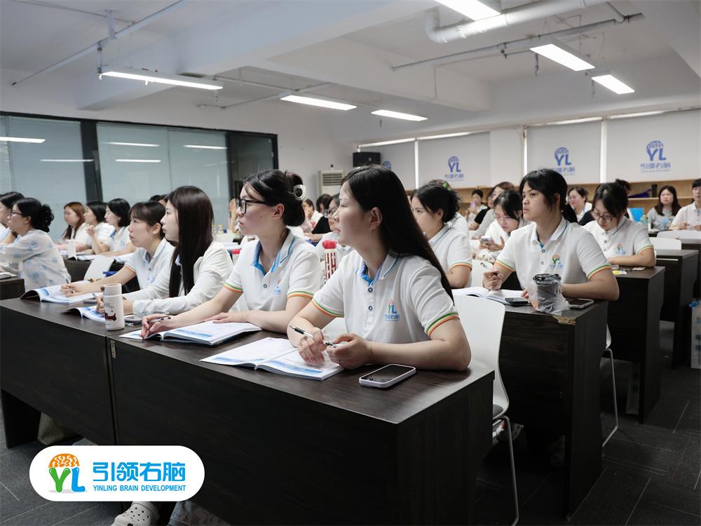 🎓 引领右脑190师资培训S2课程第五天
📌 收官之日上午学员专注投入学习