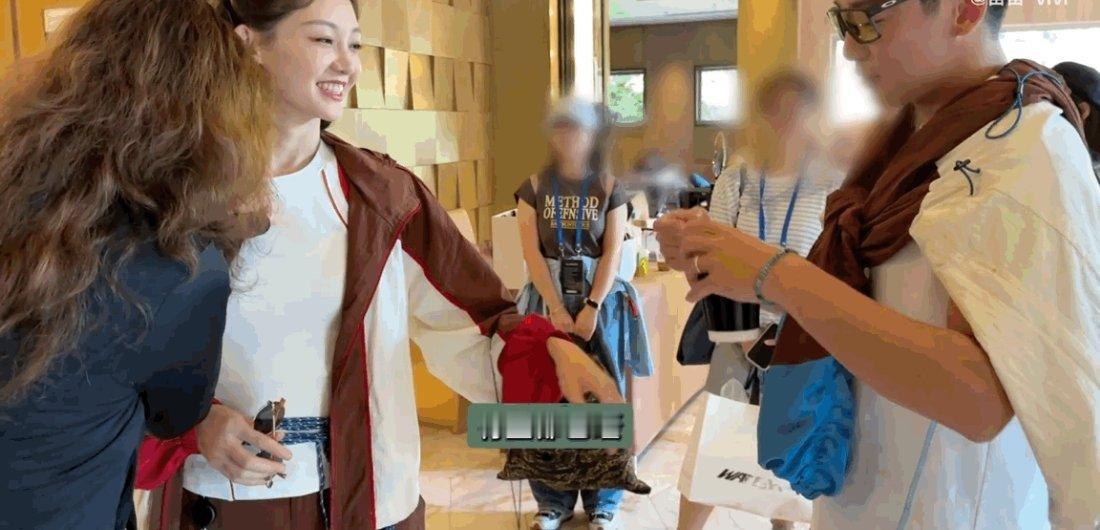 郑恺苗苗真没把我们当外人 果然男明星家里的内裤也是有破洞的[捂嘴哭][捂嘴哭][