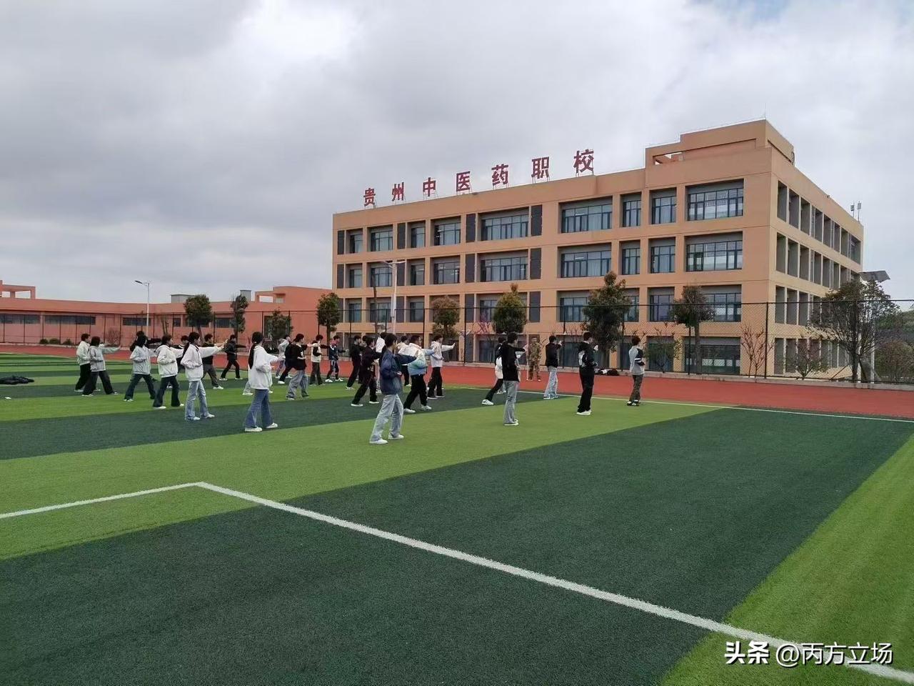 读中职目的应该非常明确，要么学到有用技能毕业后能找份不错工作，要么通过努力拼搏能