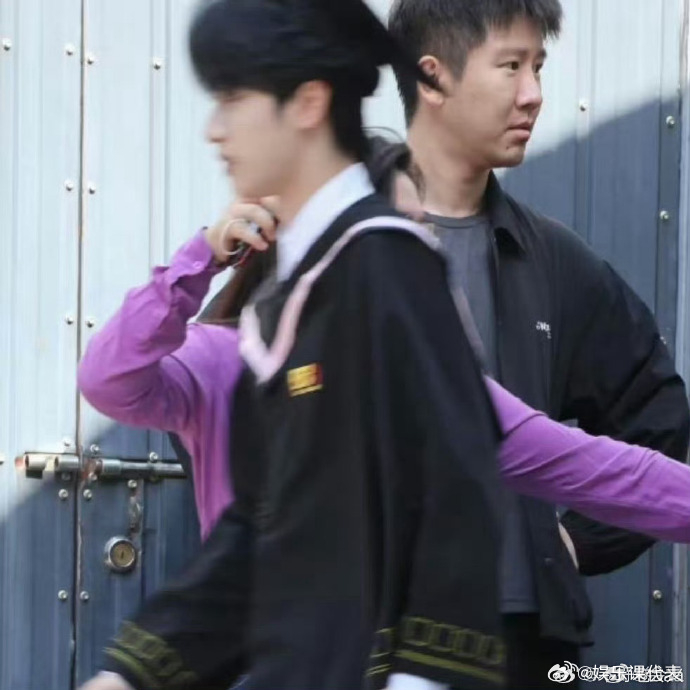 严浩翔学士服路透 毕业快乐！ 