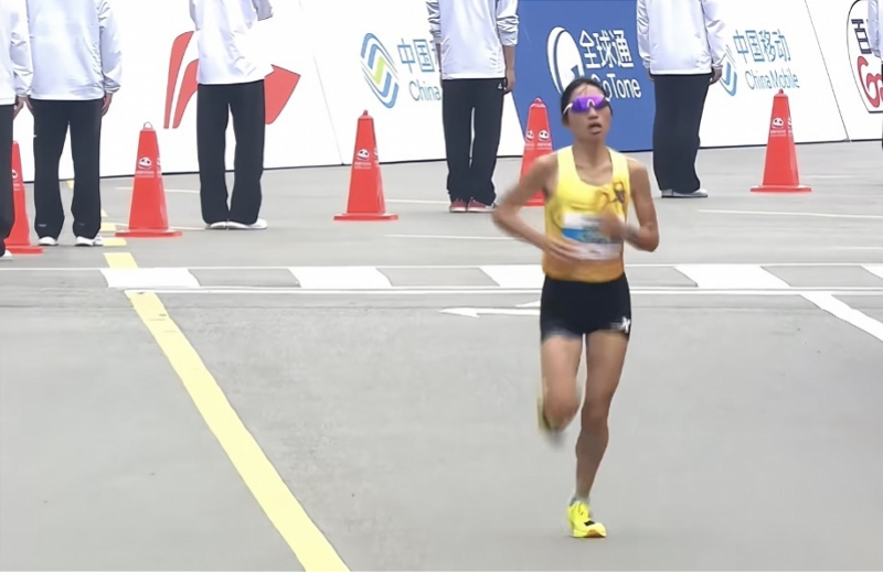 #张水华连续两周跑马夺牌# 【张水华获成都马拉松亚军，赛后发文！一周前在西安马拉
